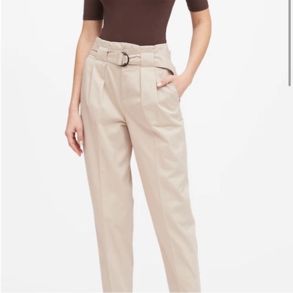 Banana Republic beige paper bag pants - Picture 2 of 7